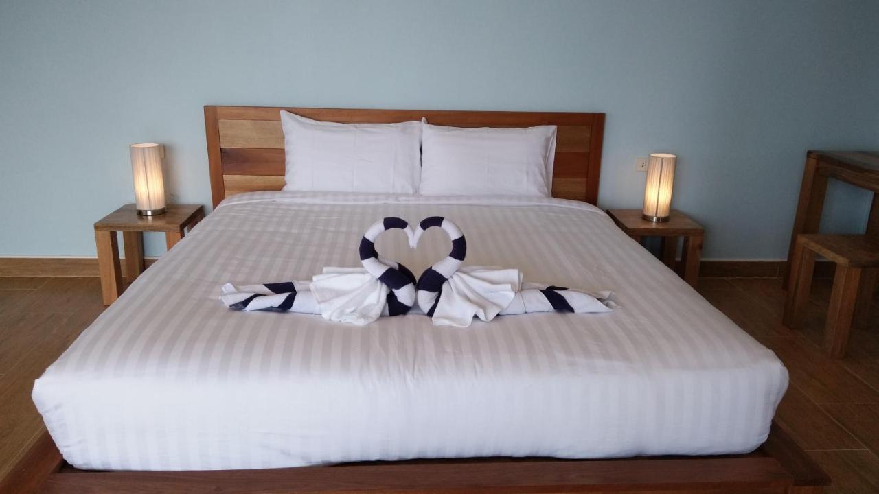 Le Grand Bleu Hotel Wok Tum Ngoại thất bức ảnh